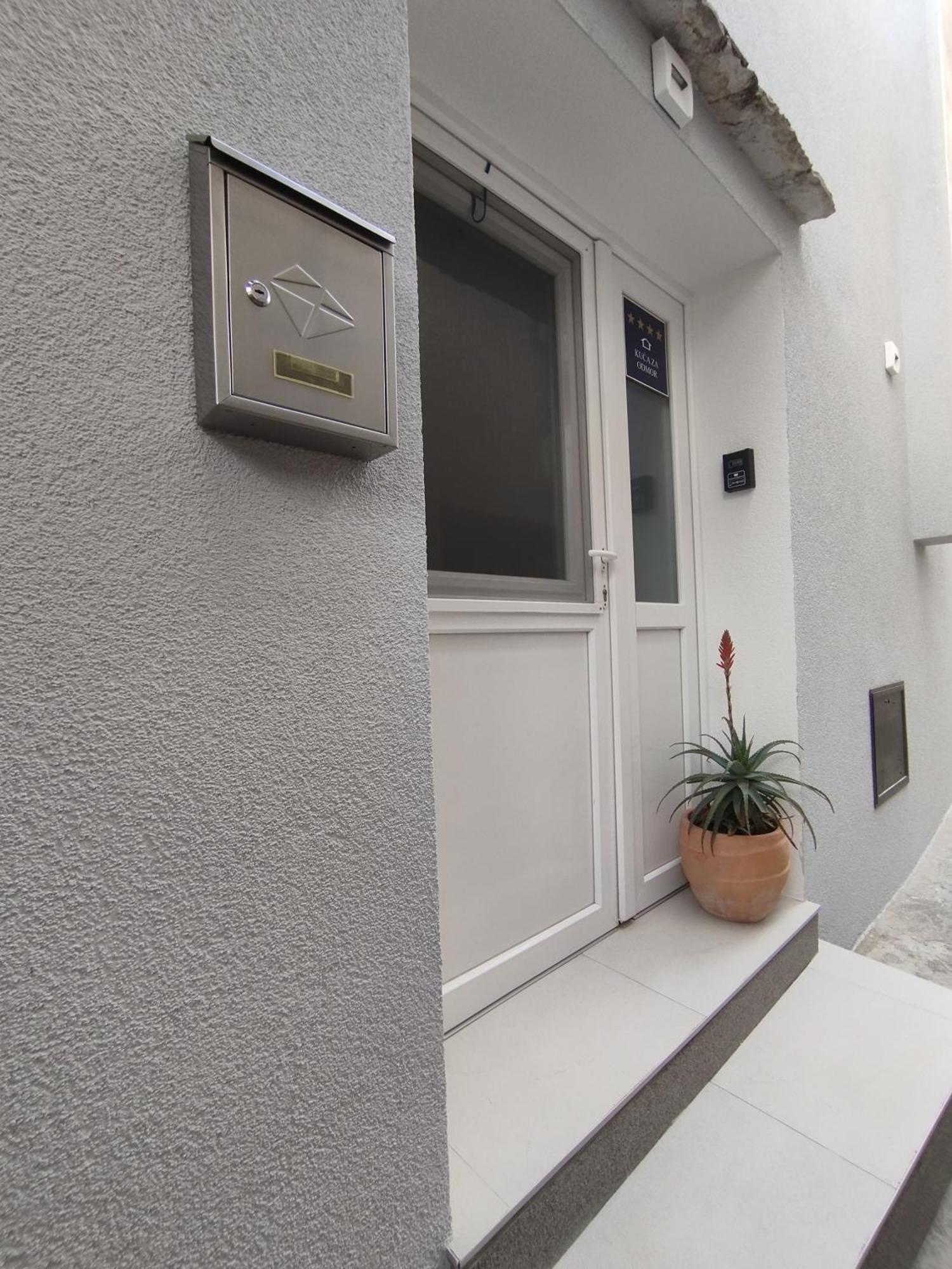 Kuca Za Odmor Eni **** Villa Šibenik Exteriör bild